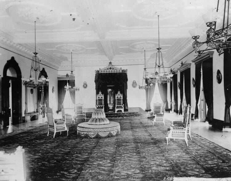 Iolani palace haunted throne room