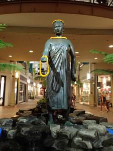 Queen Kaahumanu Statue in Mall