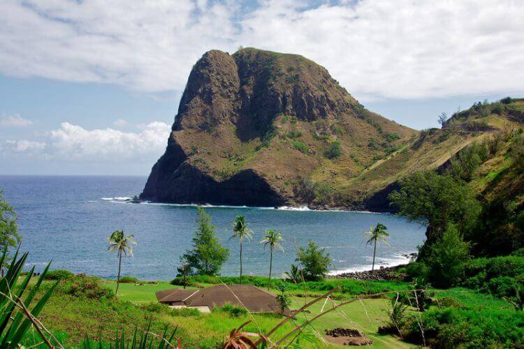 kahakuloa head on maui