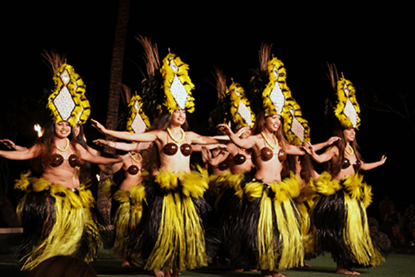 The Definitive Guide to Visiting Hawaii - Luau hawaii hula