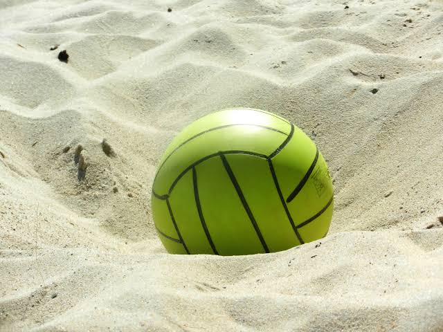 10 Best Beach Balls For Getting The Perfect Bounce
