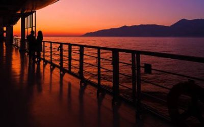 What Do You Wear on a Hawaiian Dinner Cruise?